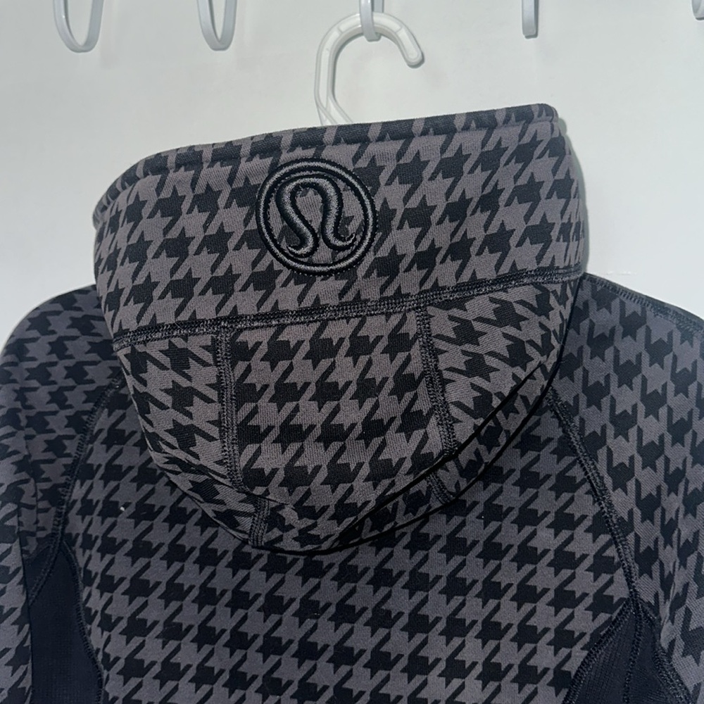 Lululemon Athletica Size 2 black and gray houndstooth hoodie
